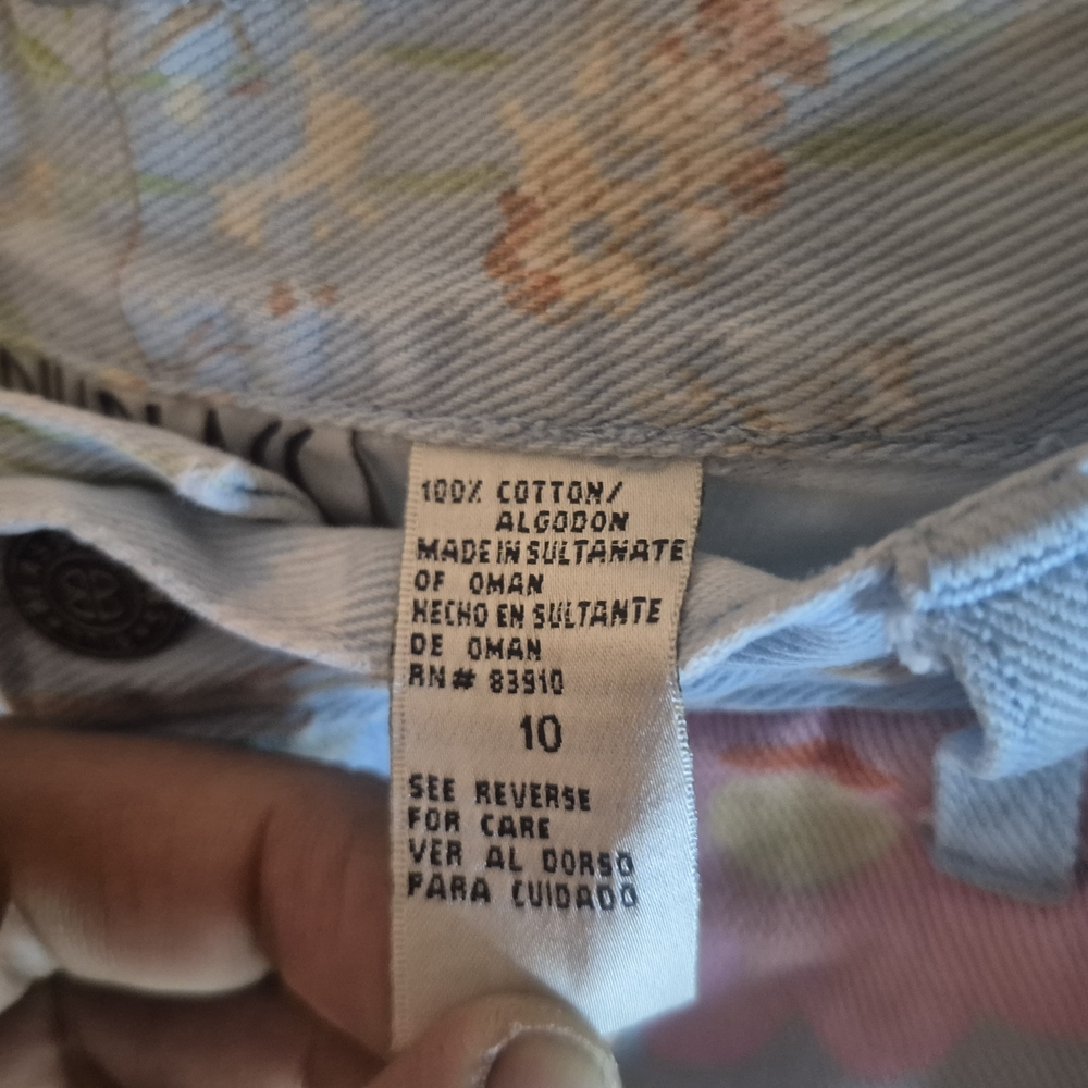 Bill Blass Light Blue Floral Jeans - Picture 4 of 6